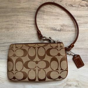 Coach signature wristlet - brown